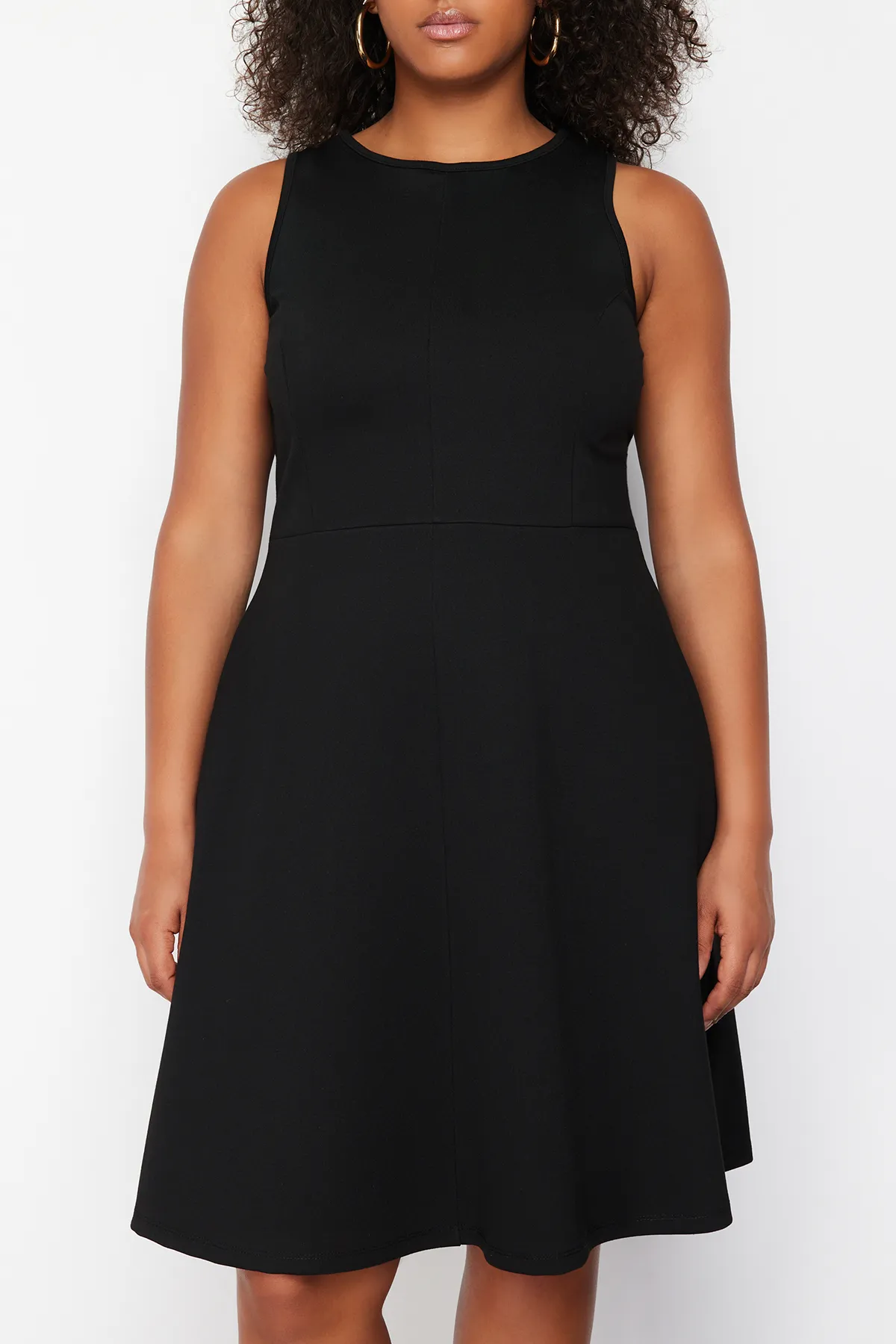 Trendyol Curve  Schwarzes Mini-Strickkleid mit Nähten TBBSS24AH00005