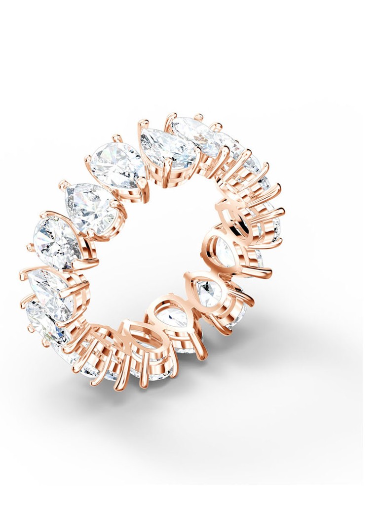 Inel Swarovski decorat cu cristale.