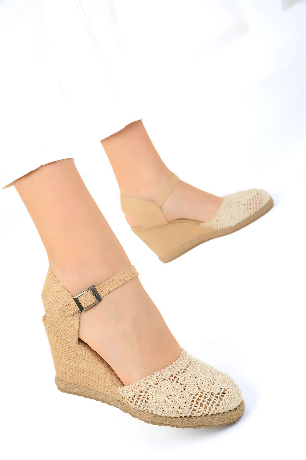 SOHO  Beige Damenschuhe mit Keilabsatz 19005