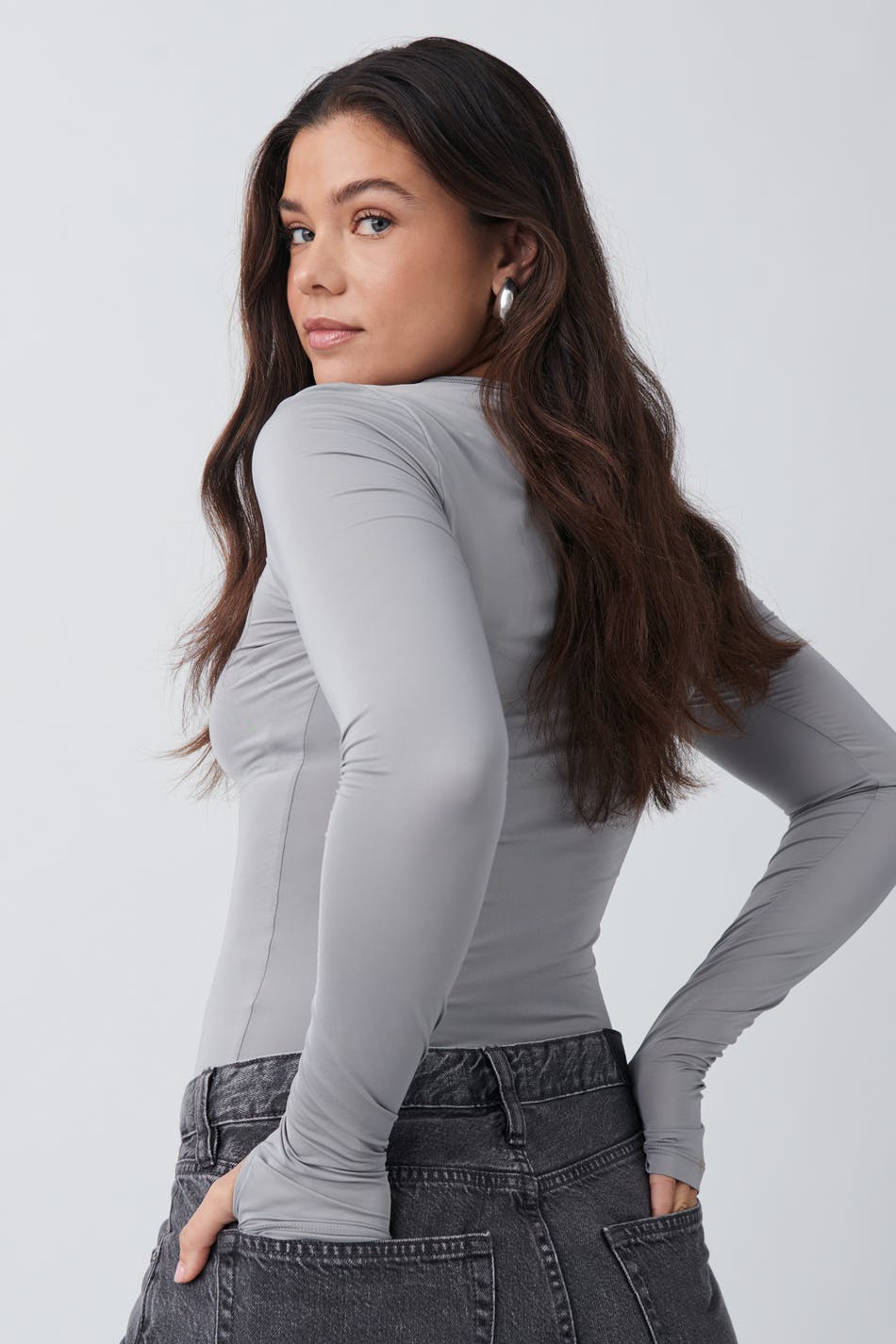 Thumb hole detail top