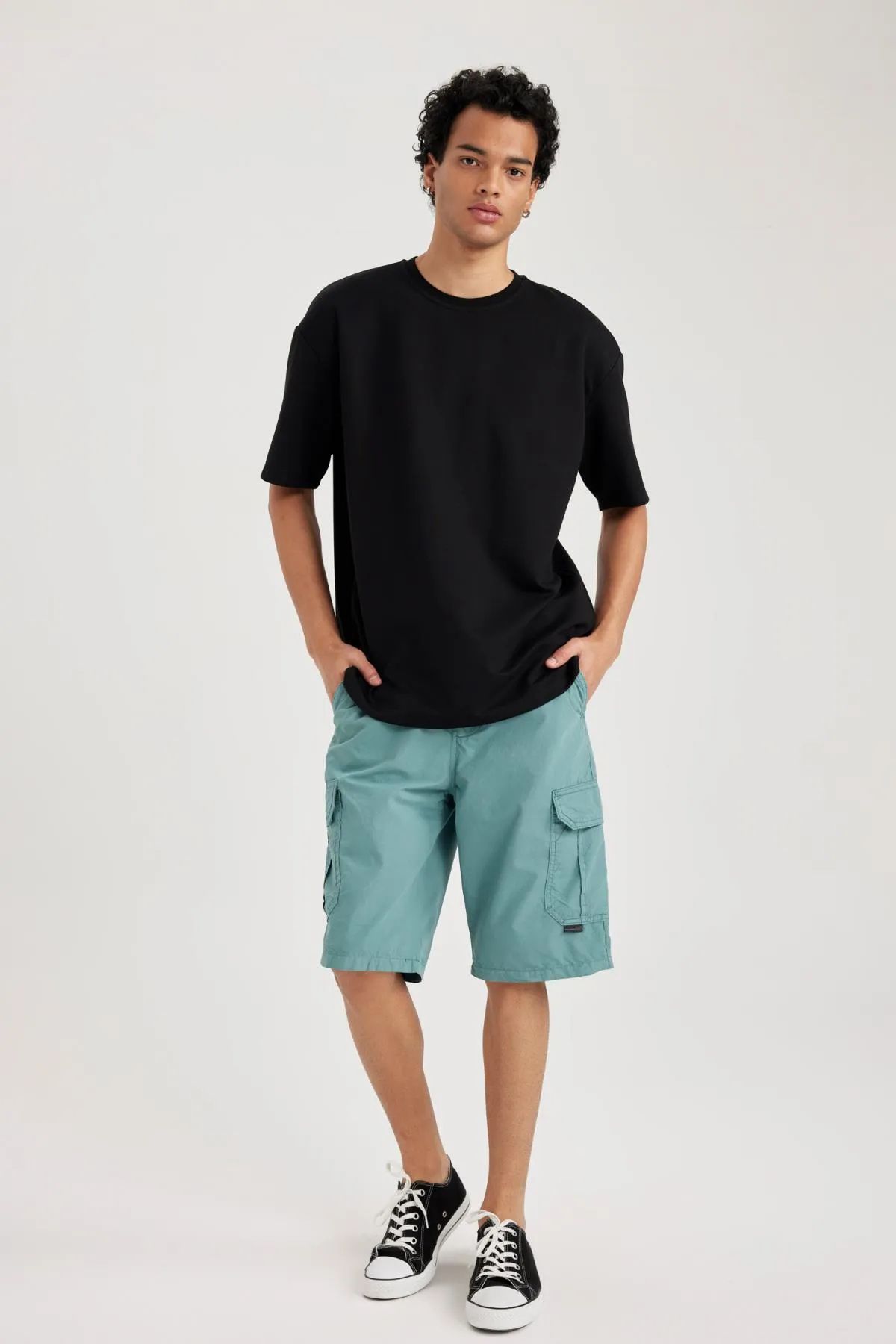 DeFacto  Kurzarm-T-Shirt aus schwerem Stoff mit Rundhalsausschnitt in Oversize-Passform X3926az23au