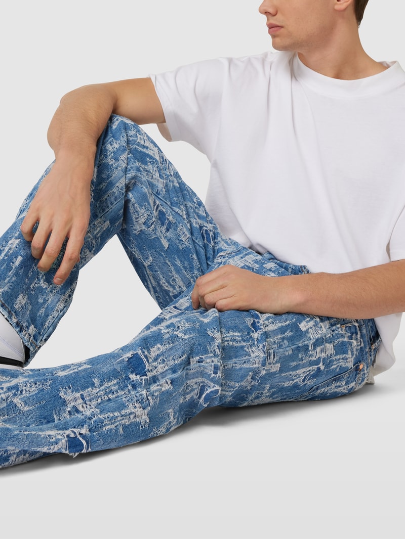 Jeans im Destroyed-Look in blau