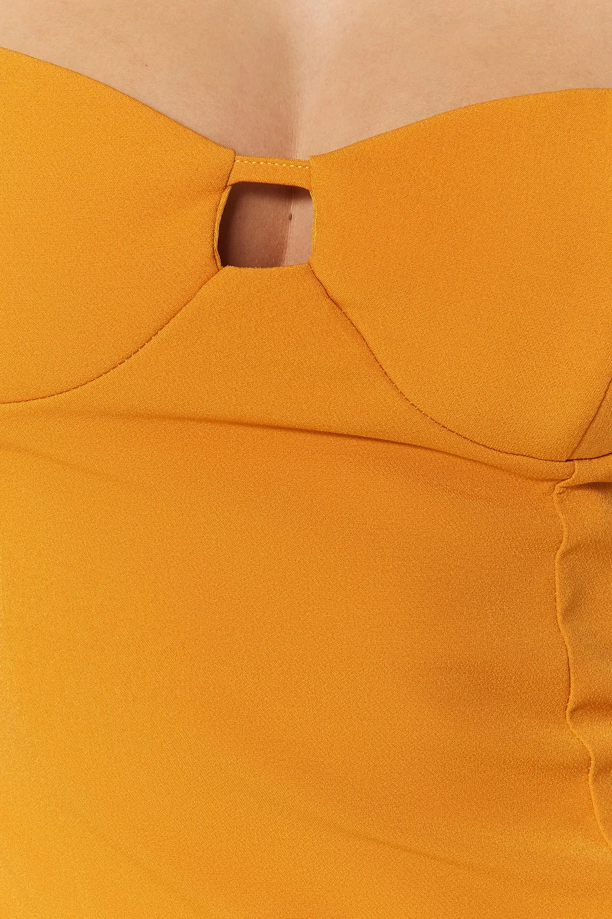 Trendyol Collection  Orangefarbenes, figurbetontes, gewebtes, detailliertes, elegantes Abendkleid TPRSS23EL00223