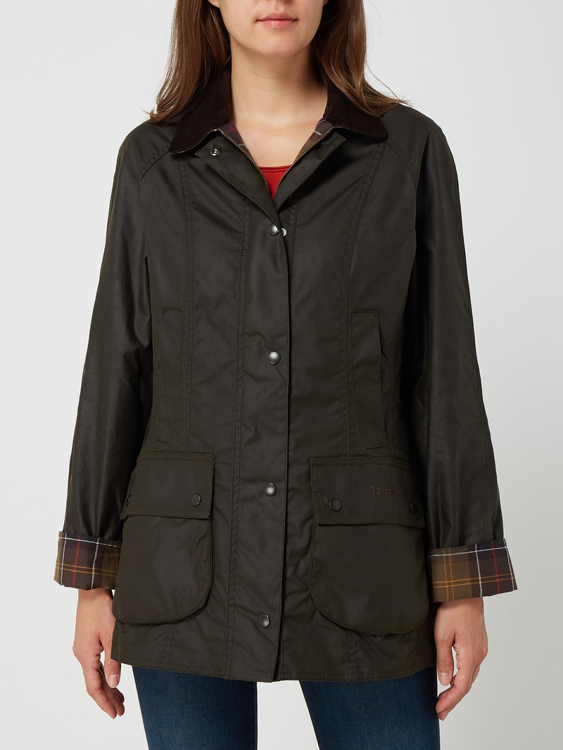 Jacke aus gewachster Baumwolle Modell 'Beadnell Wax' in olivgrün