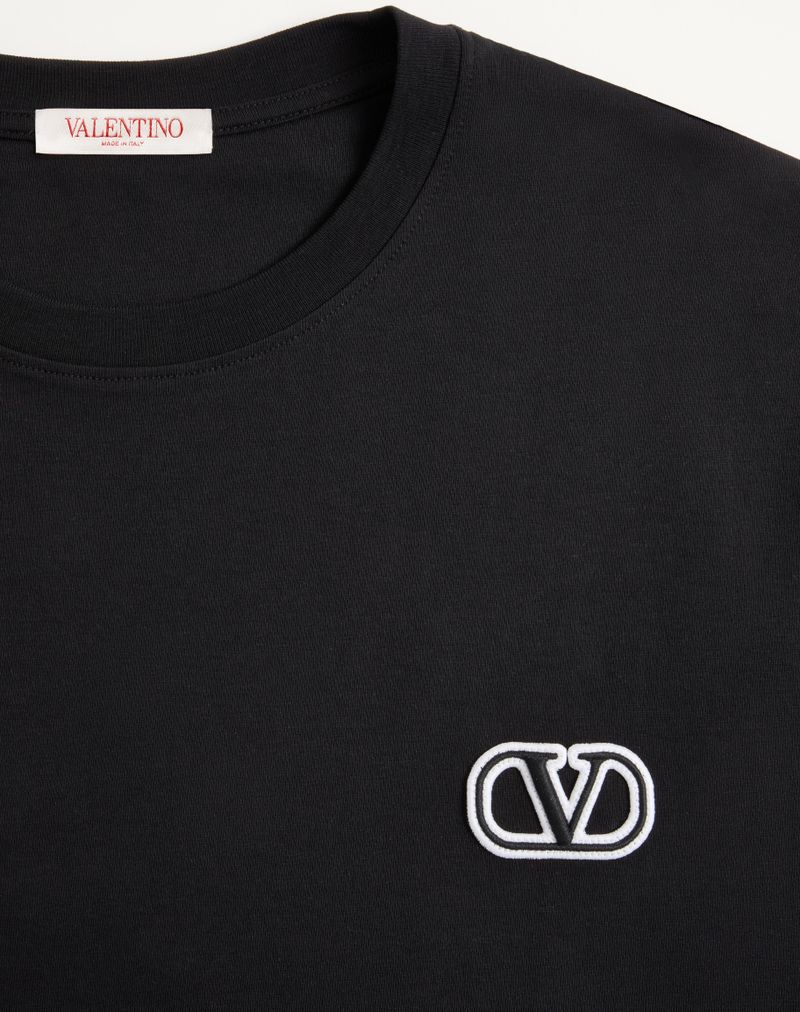 Camiseta de algodão com patch exclusivo Vlogo