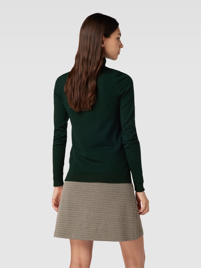 Rollkragenpullover in unifarbenem Design mit Label-Detail in bottle