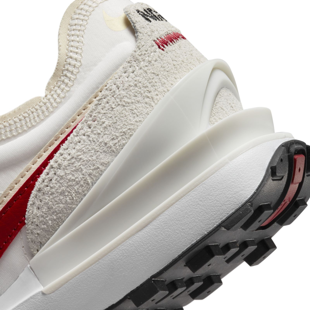 Nike Waffle One SE DX4309-100 / weiss