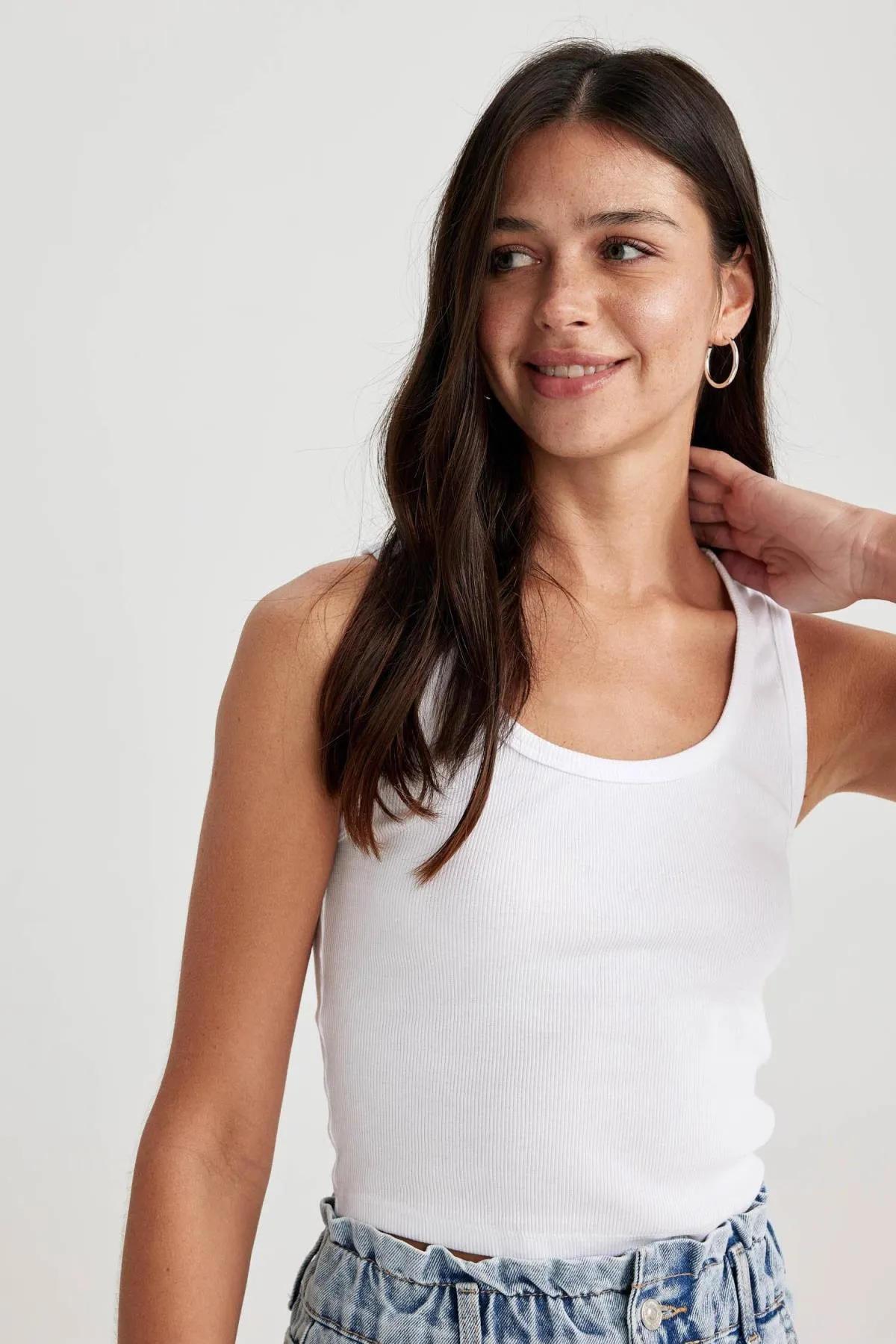 DeFacto  Tailliertes, geripptes Camisole-Tanktop mit U-Ausschnitt A1665ax23sm