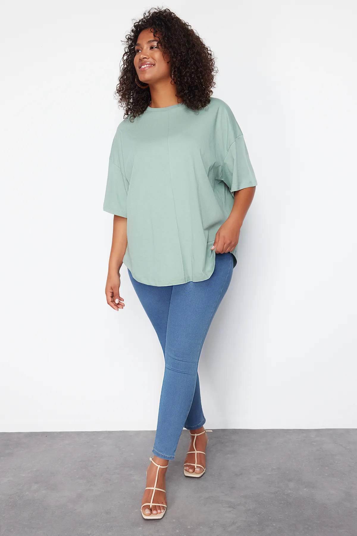 Trendyol Curve  Mintgrünes, übergroßes Strick-T-Shirt aus 100 % Baumwolle, nachhaltiger TBBSS24BF00050