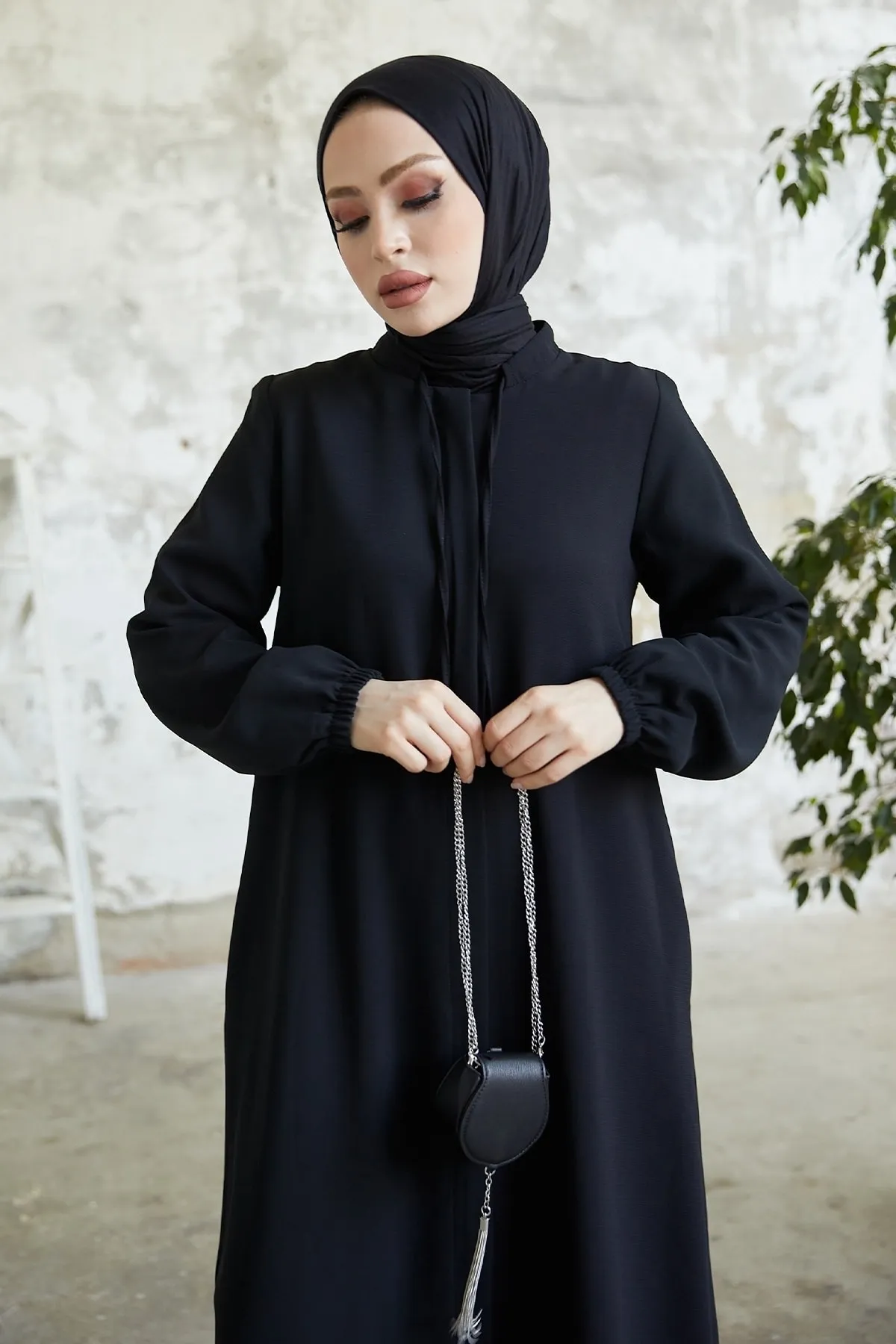 InStyle  Abaya mit Spitzenkragen und versteckter Knopfleiste – Schwarz