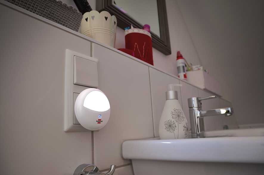 Brennerstuhl 1173210 LED orientační světlo OL 02R se soumrakovým senzorem