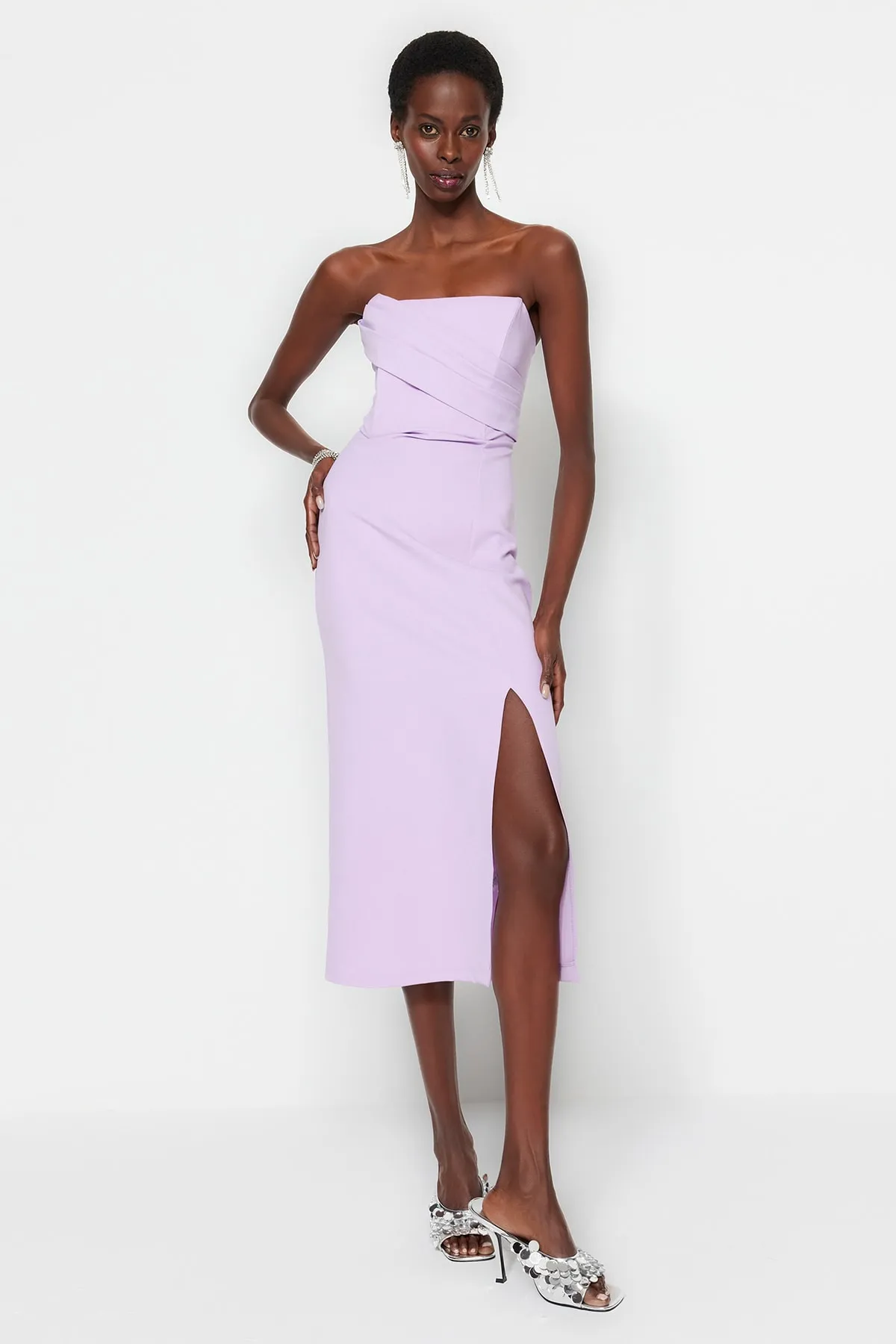Trendyol Collection  Fliederfarbenes, figurbetontes, gewebtes, elegantes Abendkleid TPRSS23EL00280