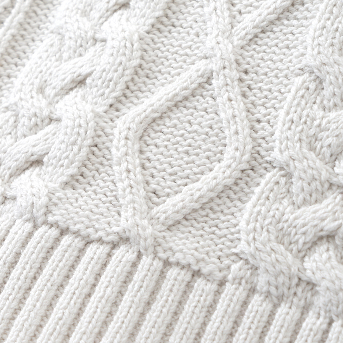 Jungen Strickpullover mit Zopfmuster