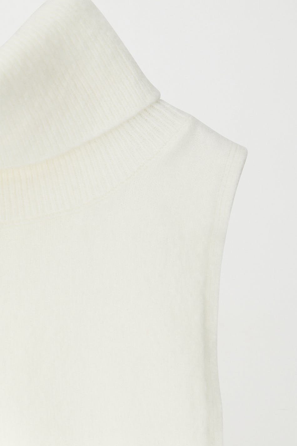 Elwira neck collar