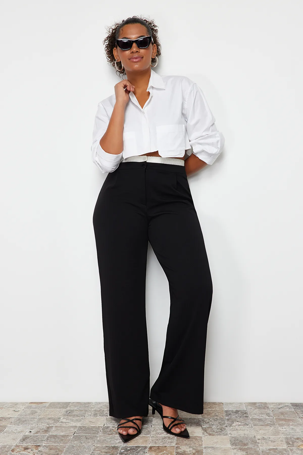 Trendyol Curve  Schwarze Strickhose mit Taillendetail TBBSS24AR00000
