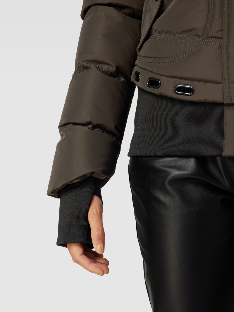 Funktionsjacke mit Label-Applikation Modell 'Queens' in olivgrün