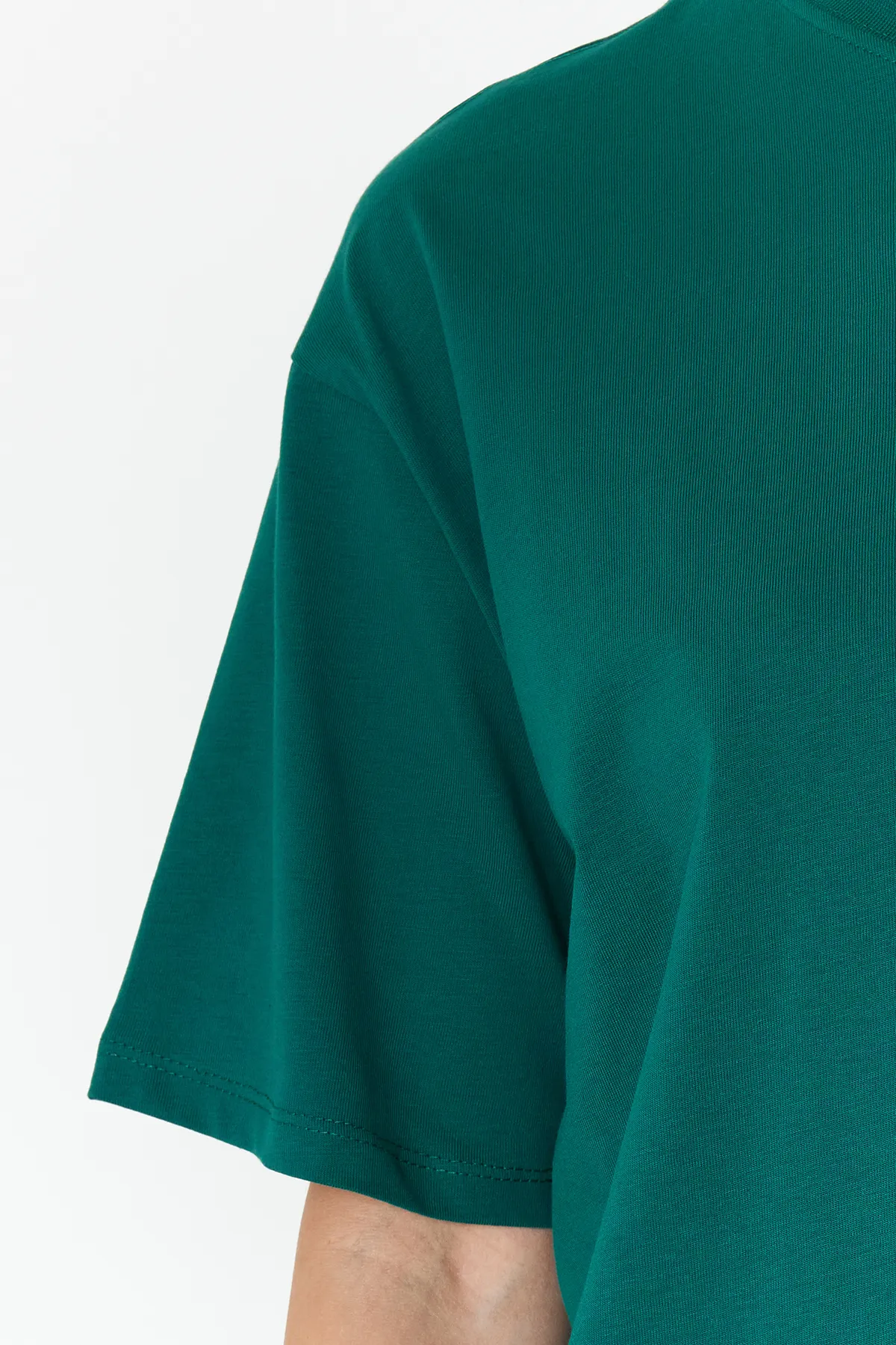Trendyol Collection  Smaragdgrünes, 100 % Baumwolle, Premium-Übergröße/weite Passform, Rundhalsausschnitt, Strick-T-Shirt TWOSS23TS00040