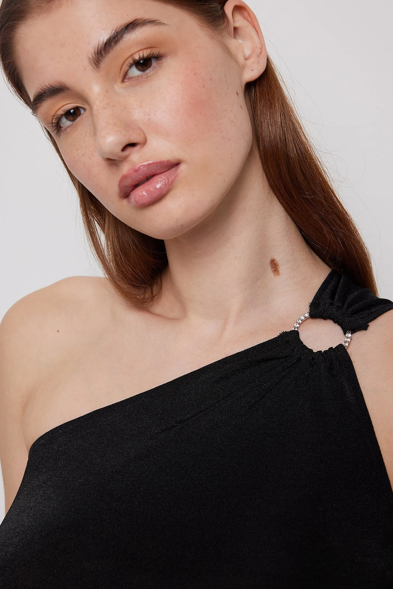 One-Shoulder-Oberteil mit Schnalle