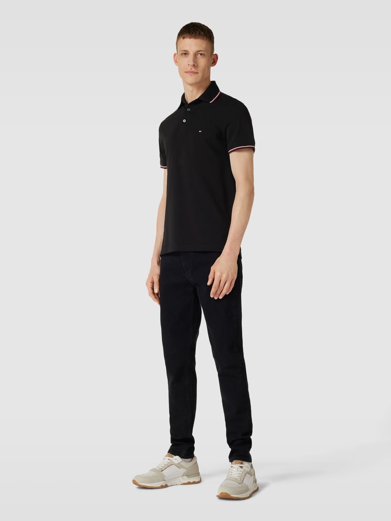 Poloshirt mit Kontraststreifen in schwarz