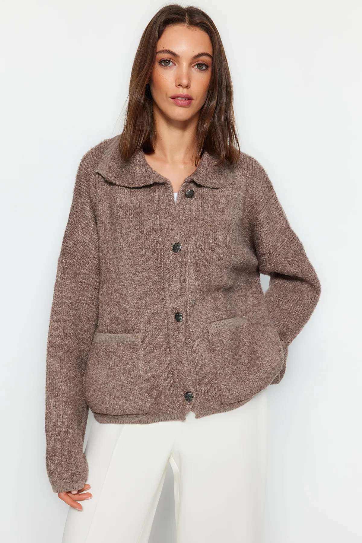 Trendyol Collection  Strickjacke aus Nerzstrick TWOAW24HI00177
