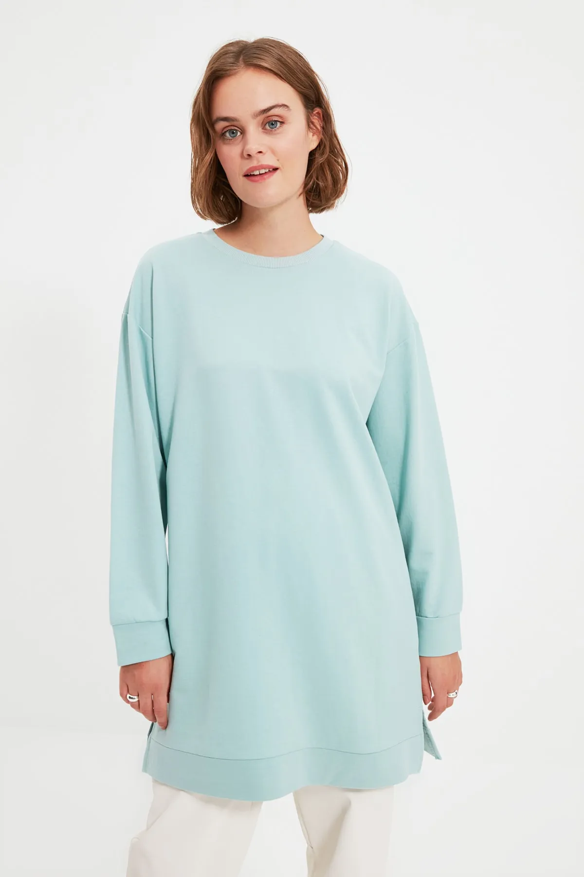 Trendyol Modest  Wassergrünes Basic-Strick-Sweatshirt mit Rundhalsausschnitt und Schlitz und detailliertem Ausschnitt TCTAW22TW0138