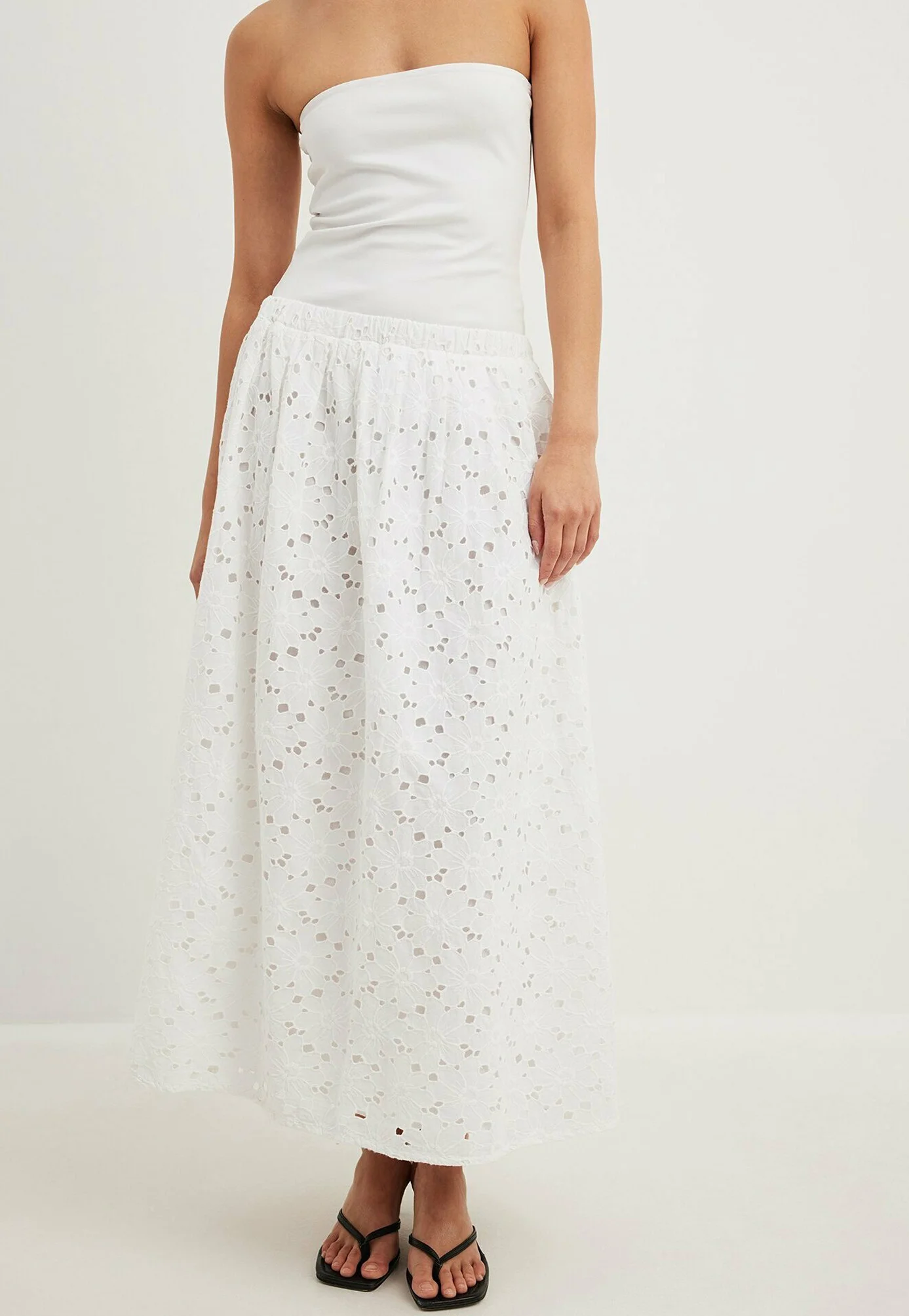 NA-KD AUS BRODERIE ANGLAISE - Falda larga