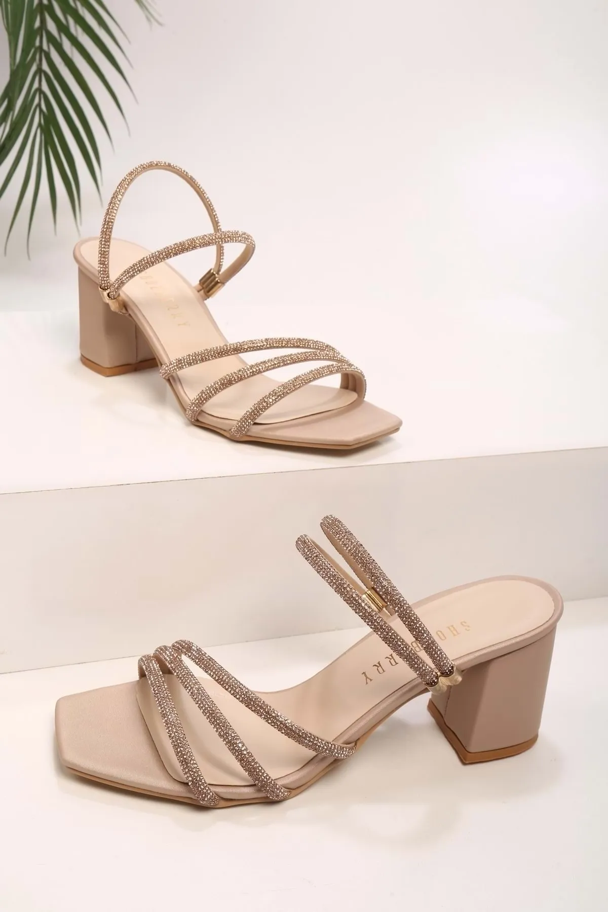 Shoeberry  Damen-Hausschuhe und -Schuhe aus Poas Skin Satin Stone mit Absatz
