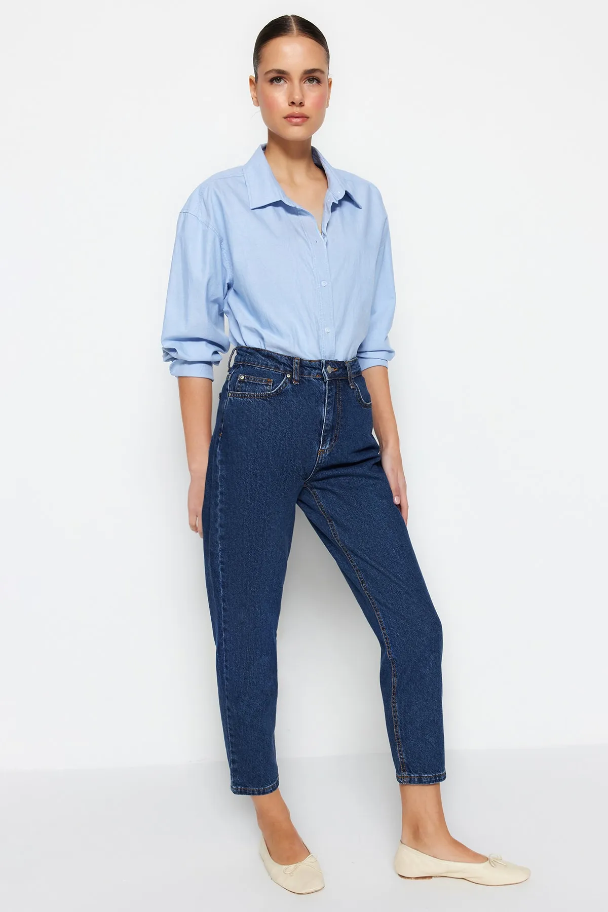 Trendyol Collection  Marineblaue Mom-Jeans mit hoher Taille TWOSS20JE0108