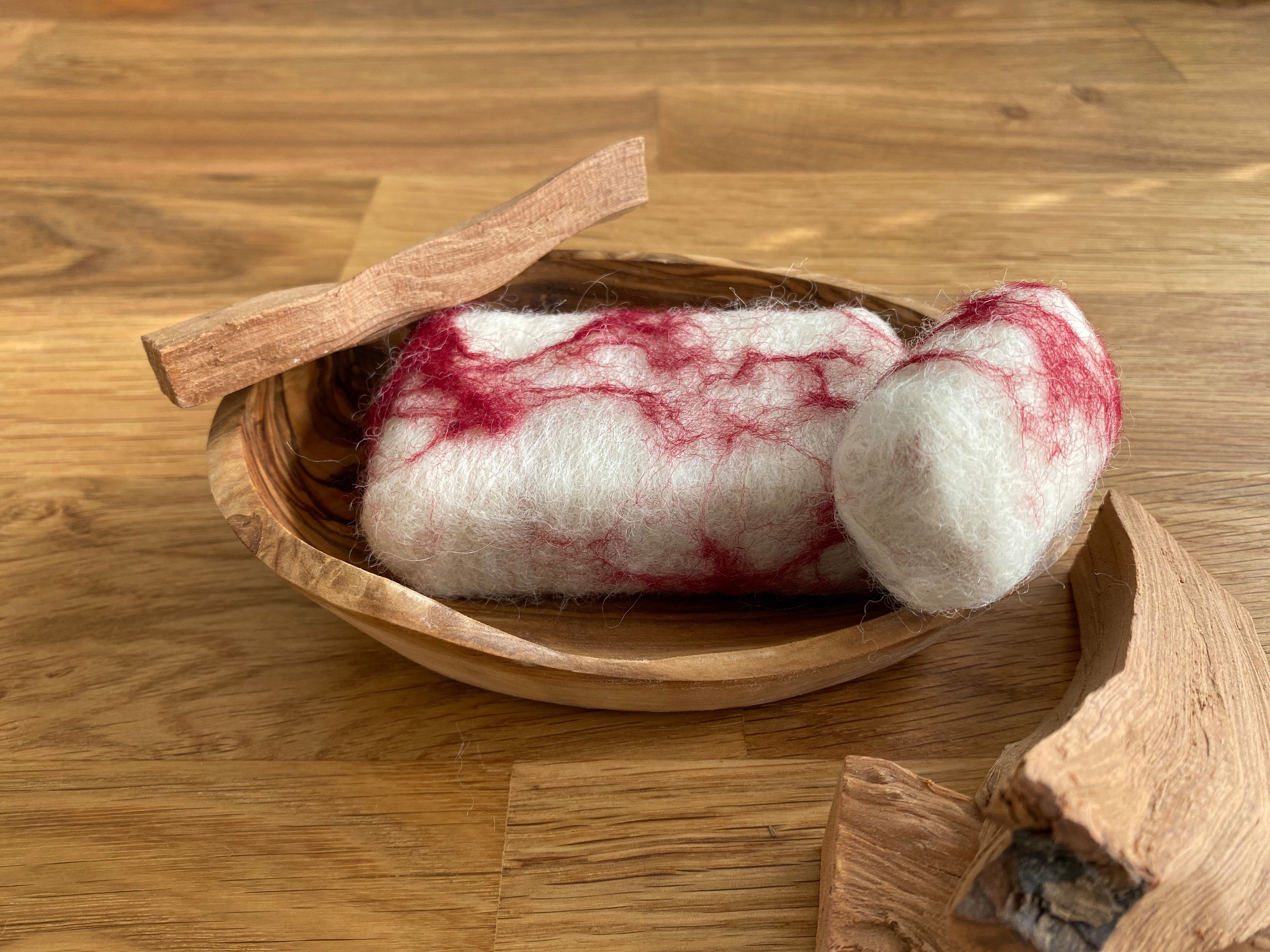 Soapbrothers Seifen-Set Geschenk-Set Naturkosmetik und Olivenholzseifenschale - 100g Sandelholz - Nachhaltige Geschenkidee, 2-tlg., Naturkosmetik