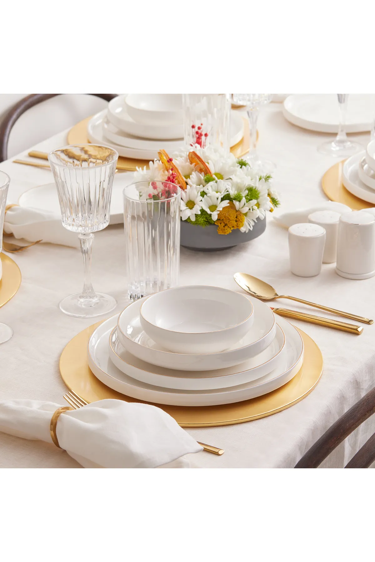Karaca  Neu Saturn Gold 59-teiliges Streamline Porzellan Geschirrset für 12 Personen Set