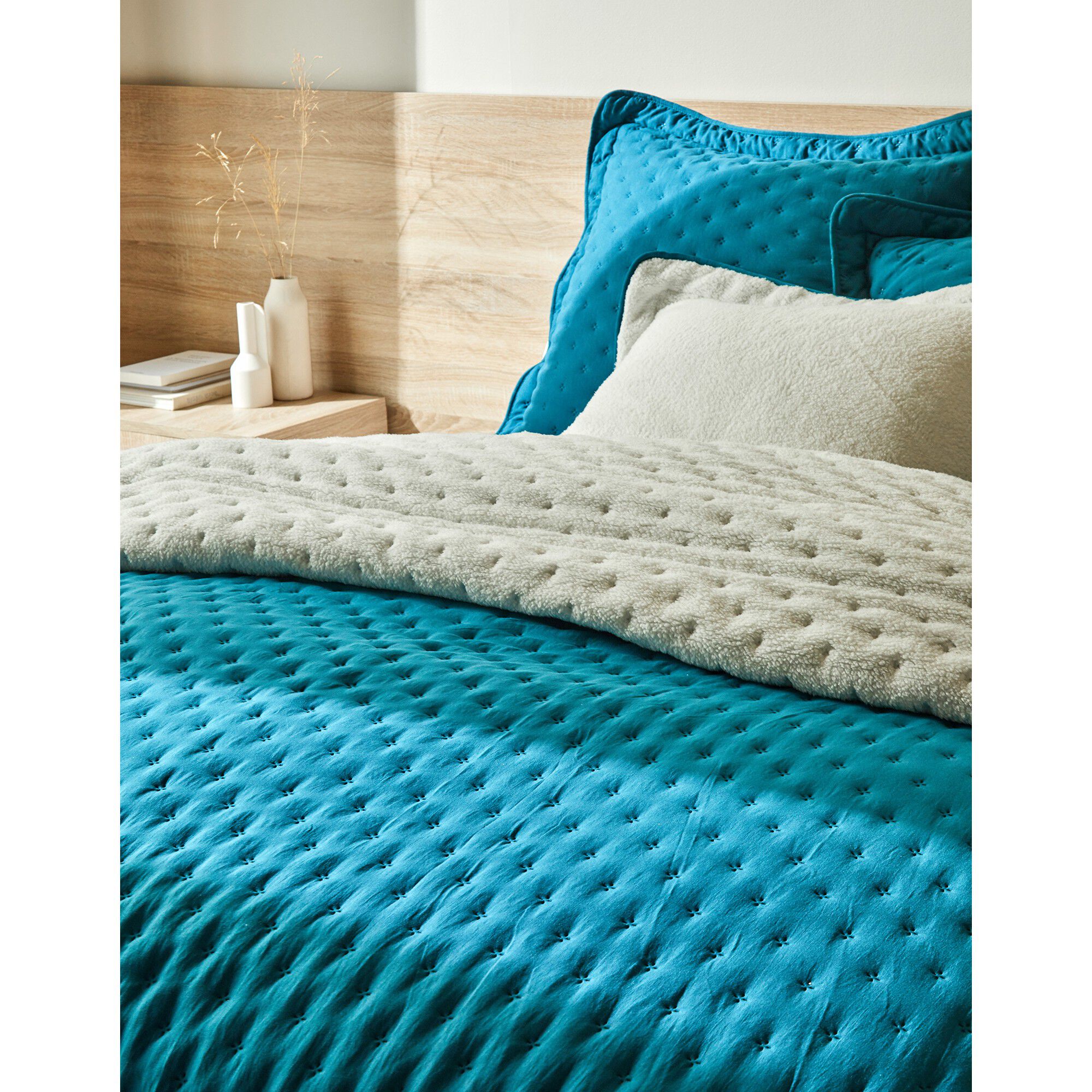 Couvre-lit réversible microfibre matelassée/sherpa