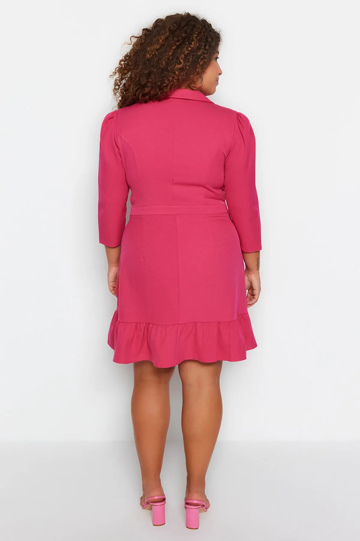 Trendyol Curve  Fuchsia Plus Size Ungefüttertes Mini-Webjackenkleid mit Dreiviertelärmeln TBBAW23AH00042