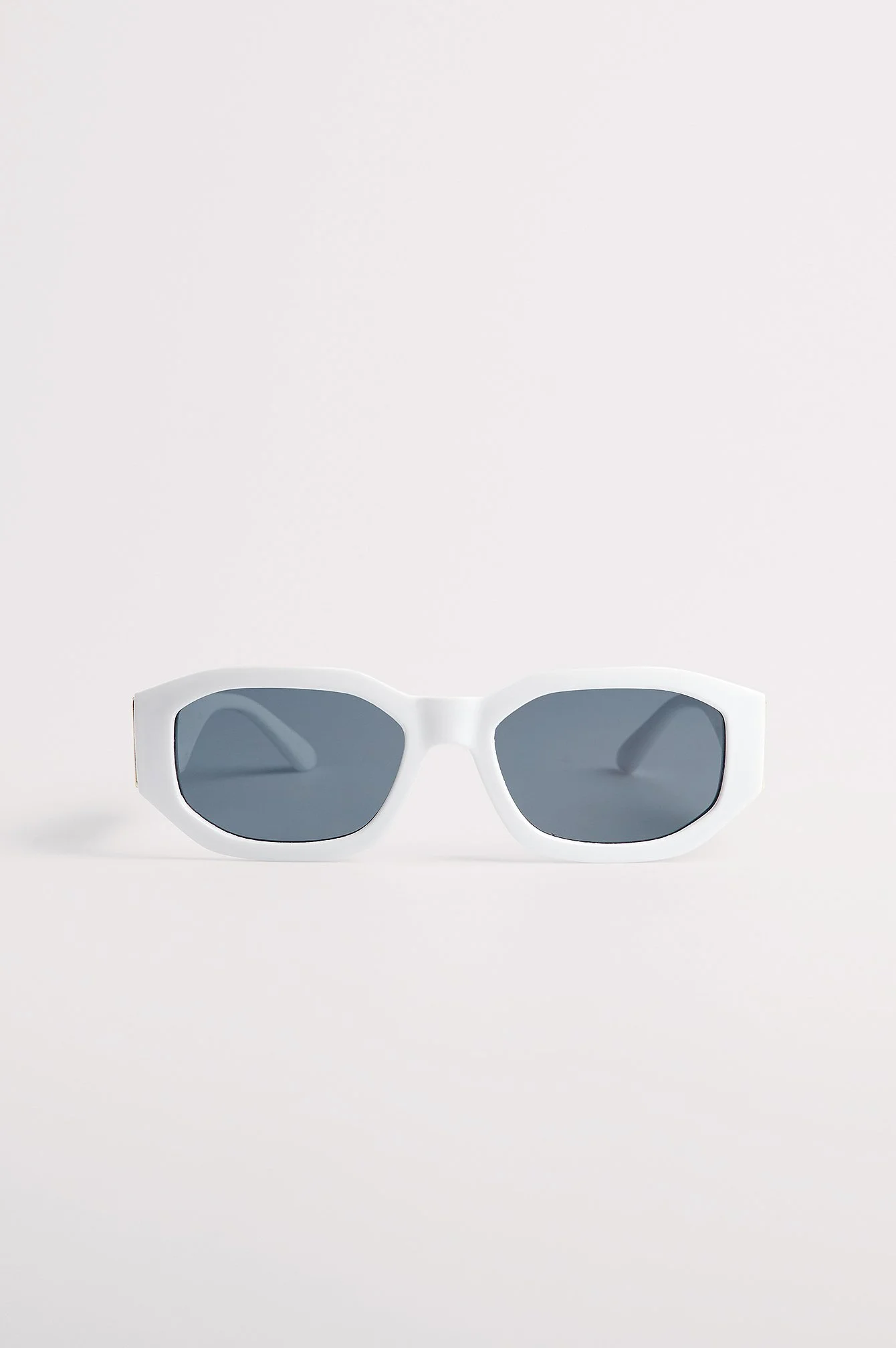 Eckige weite Sonnenbrille