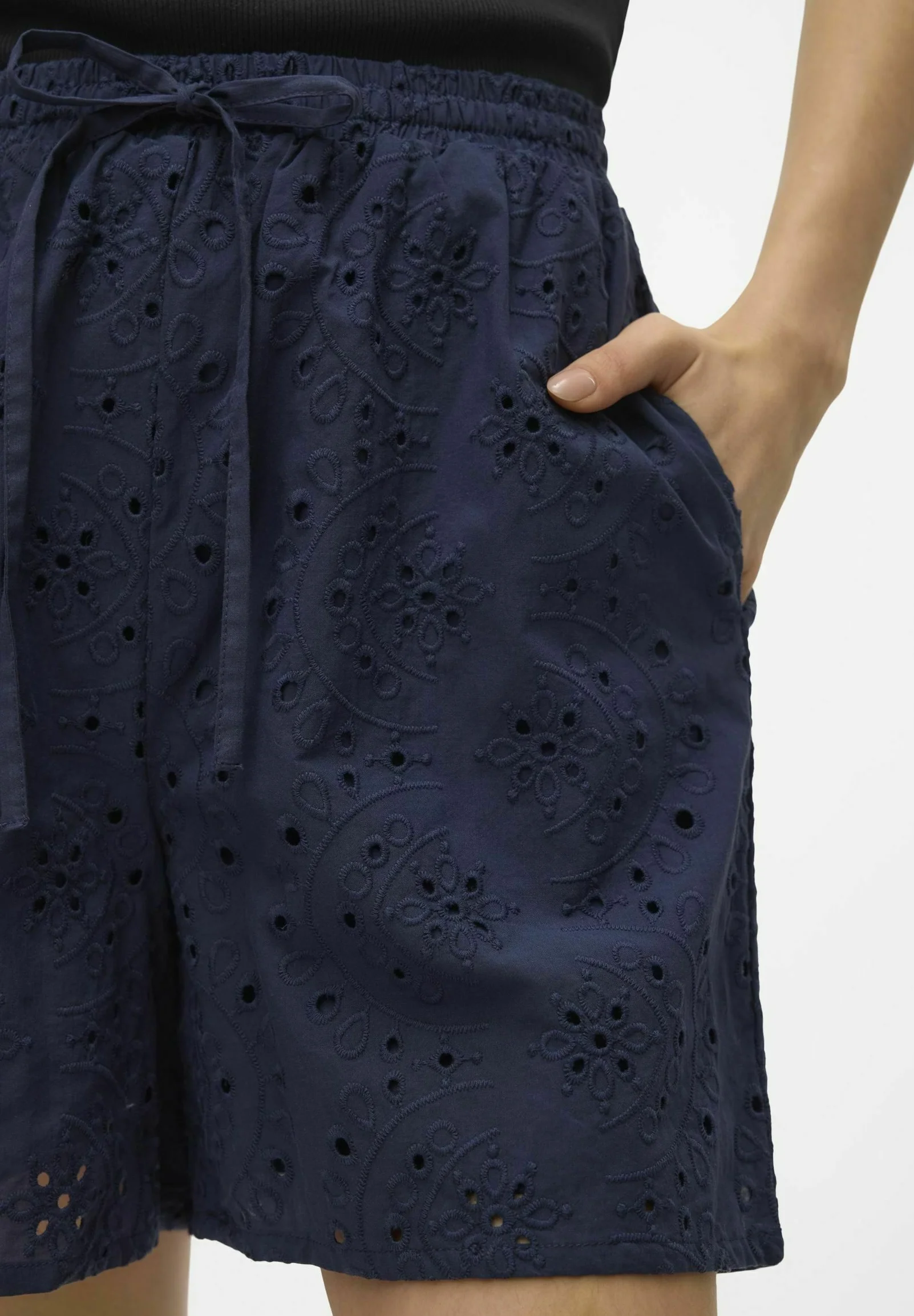 Vero Moda HAY - Pantalones cortos