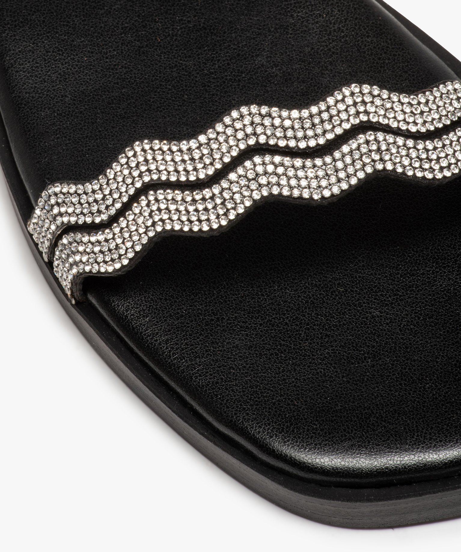 Sandales femme à talon plat et brides strass noir | GEMO