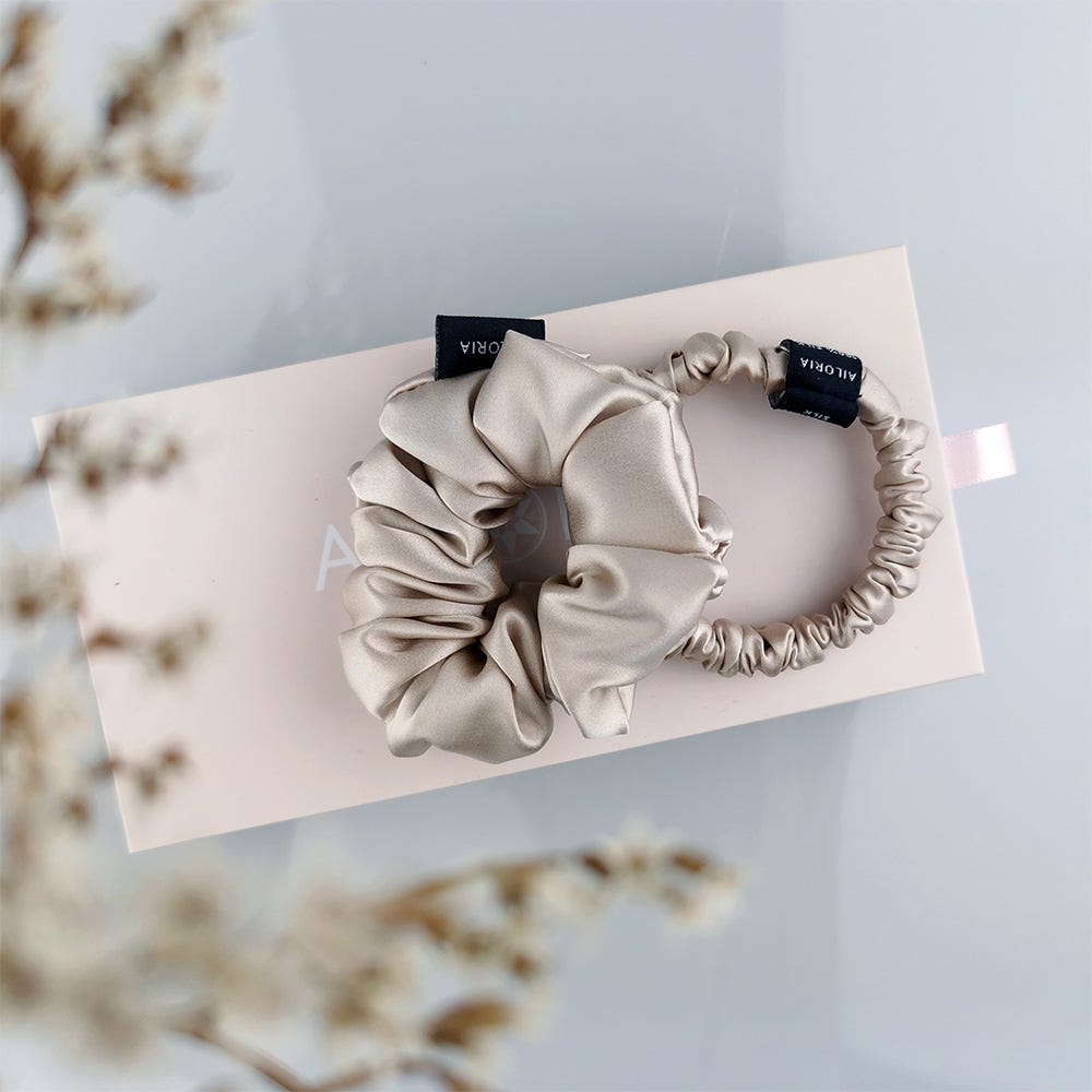 Ailoria Scrunchie S und M aus Seide Beige