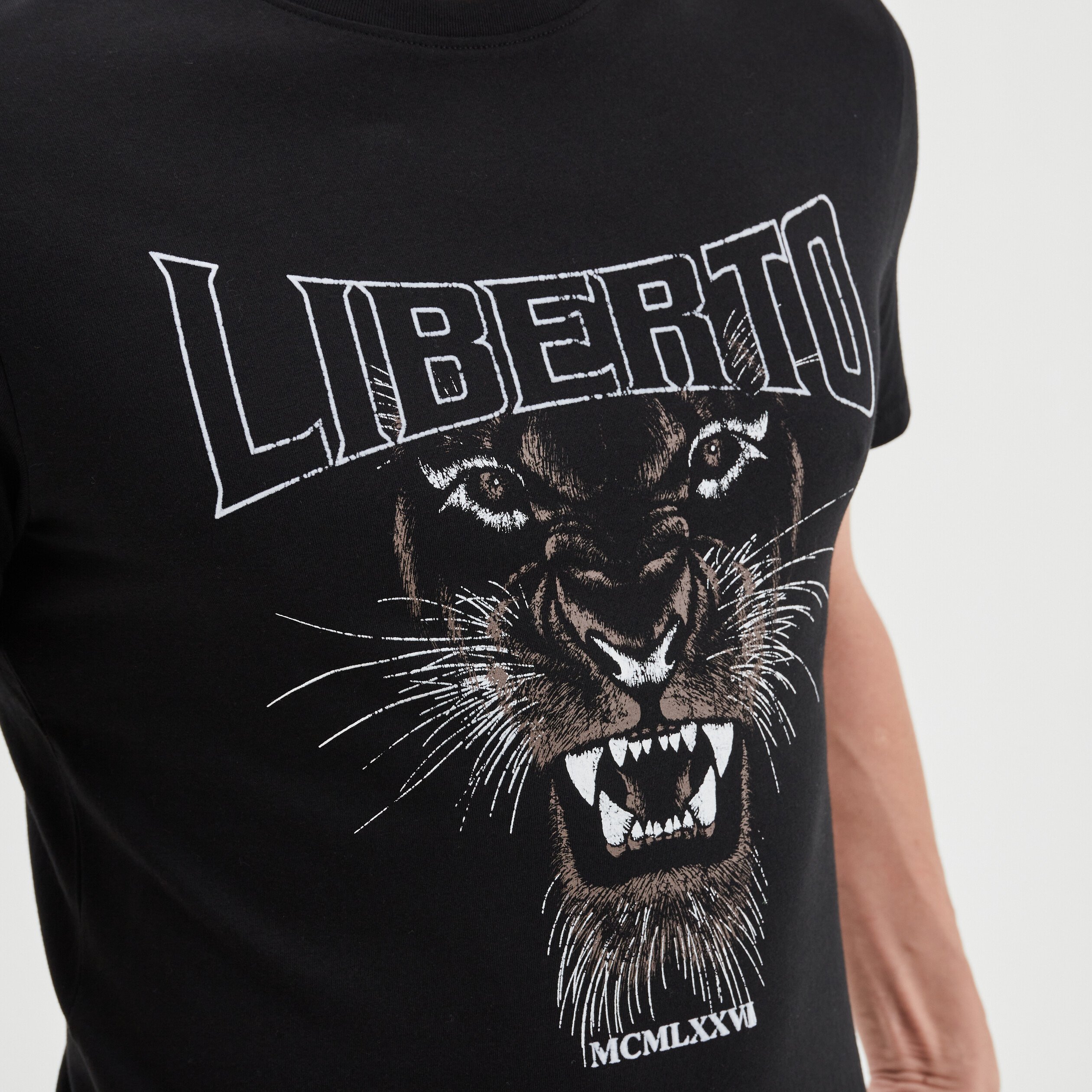 T-shirt droit manches courtes Liberto noir homme | La Halle