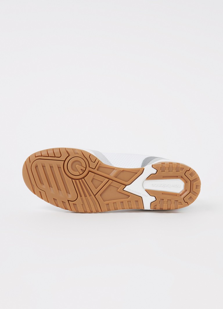 Teniși New Balance 550 din piele cu detalii întoarsă.