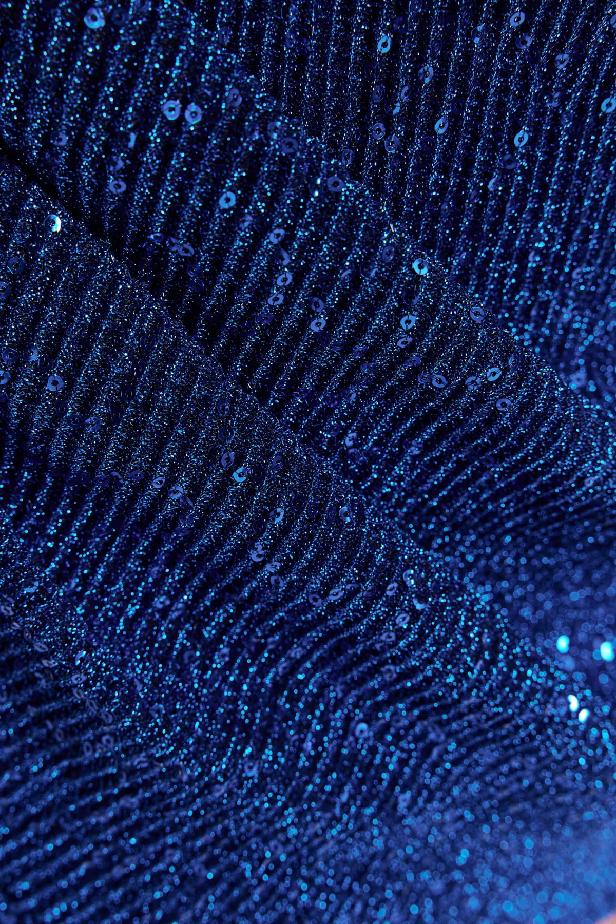 Trendyol Collection  Saks Tailliertes, gefüttertes, glänzendes Pailletten-Elegantes Abendkleid TPRSS22EL2889