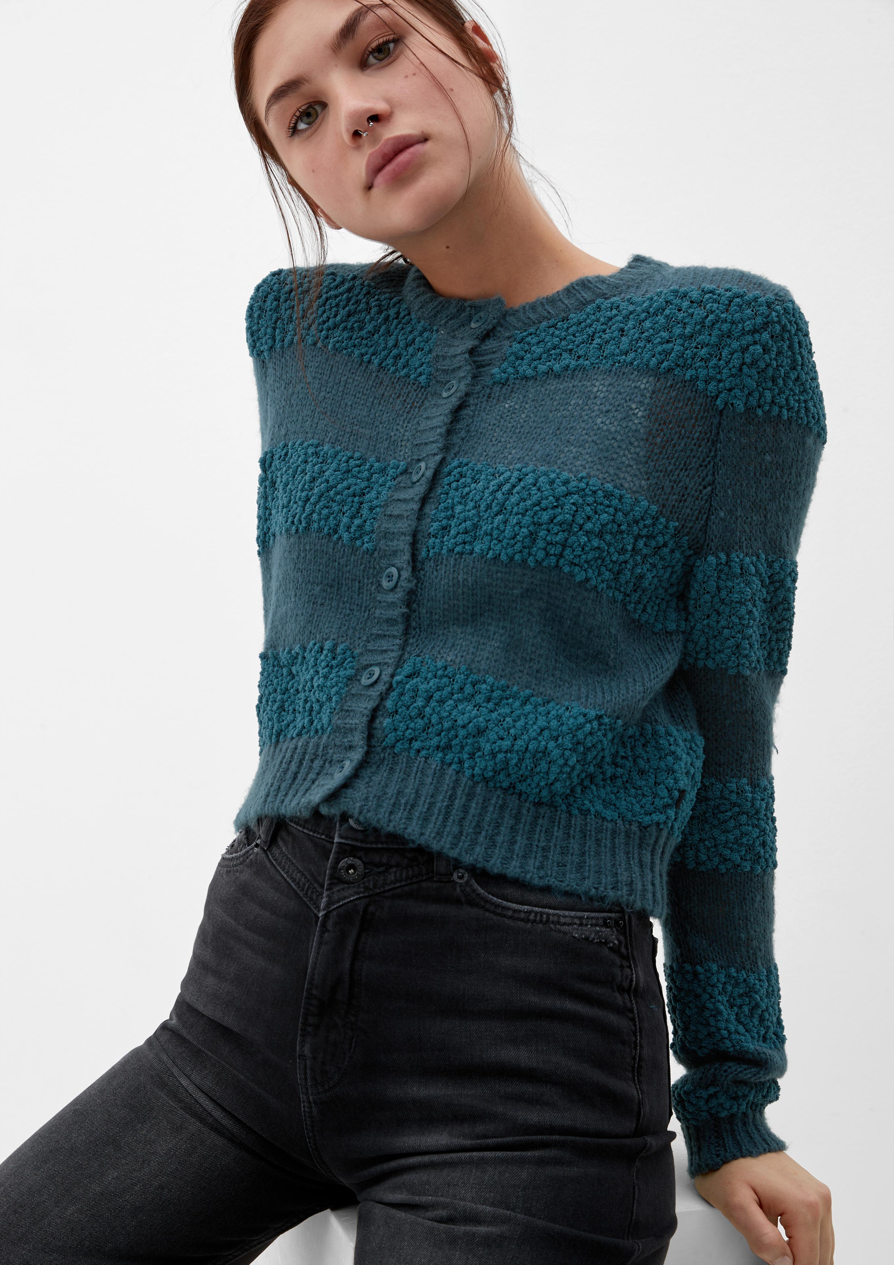 Jacke mit gestreiftem Strickmuster  2119044-6985