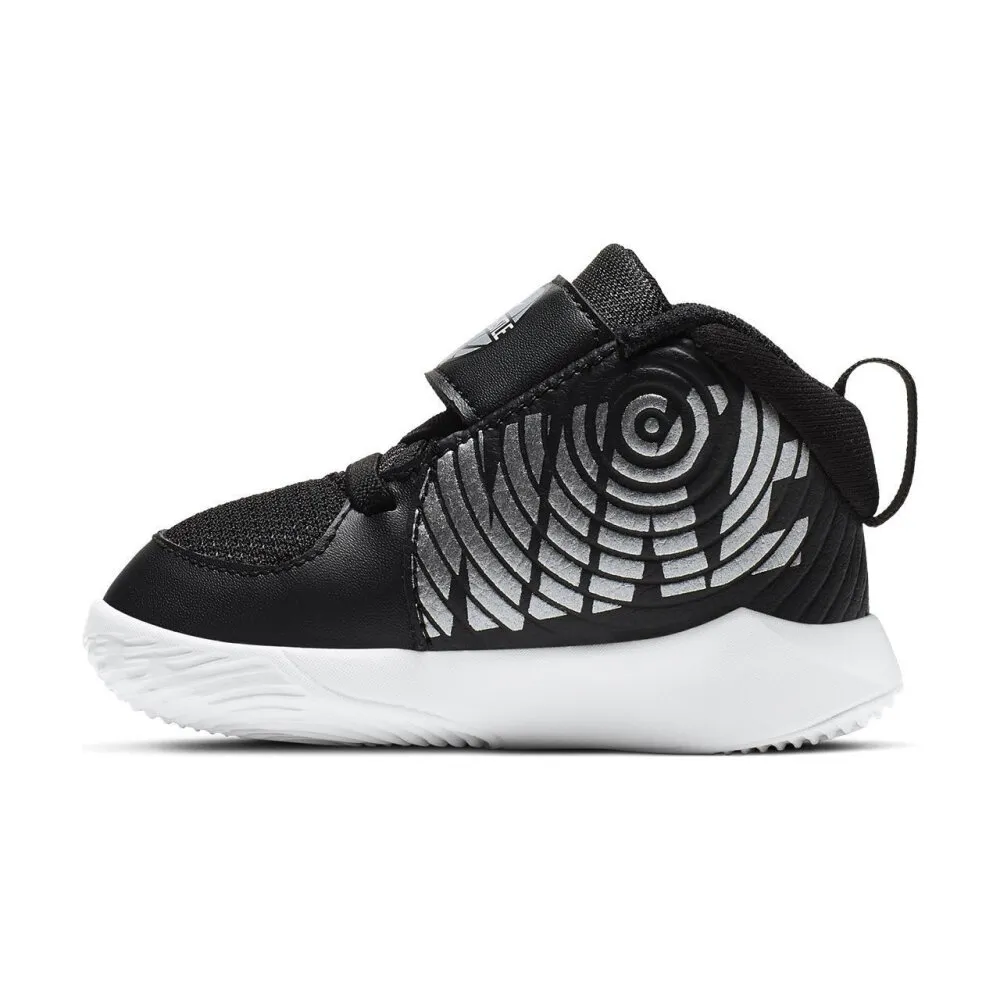Nike Team Hustle D 9 AQ4226-001 / schwarz