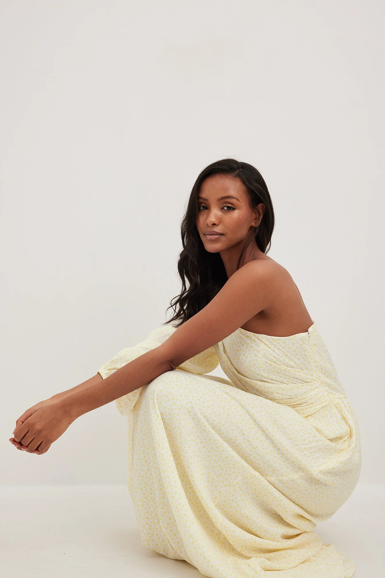 Maxikleid mit einem Ballonärmel