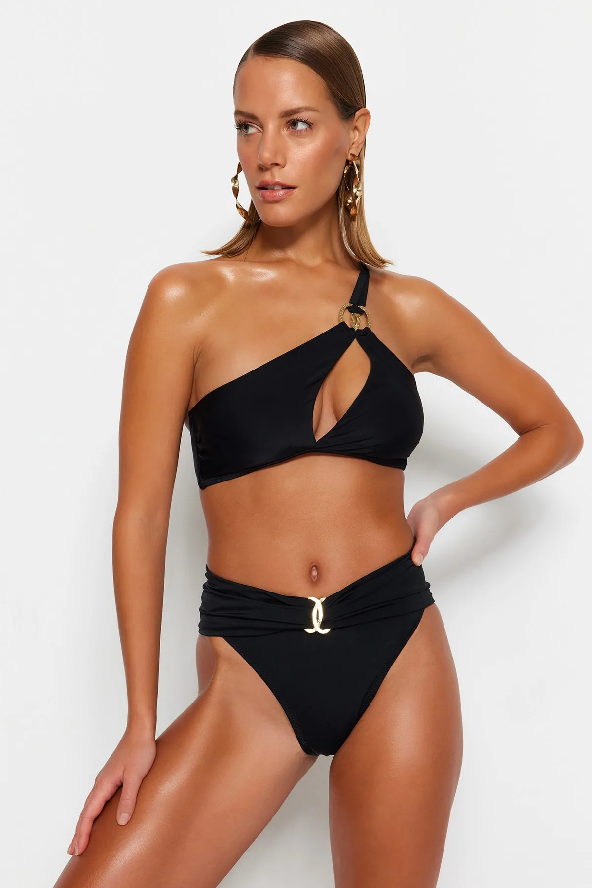 Trendyol Collection  X Moeva Schwarz Accessoire Detaillierte Bikinihose TBESS22BA0357