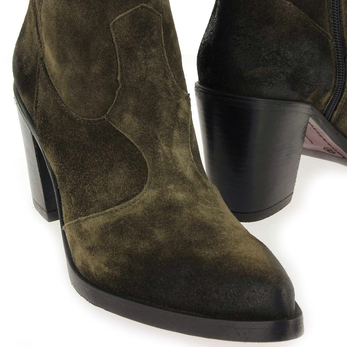 Emanuele Crasto   5023 - olive