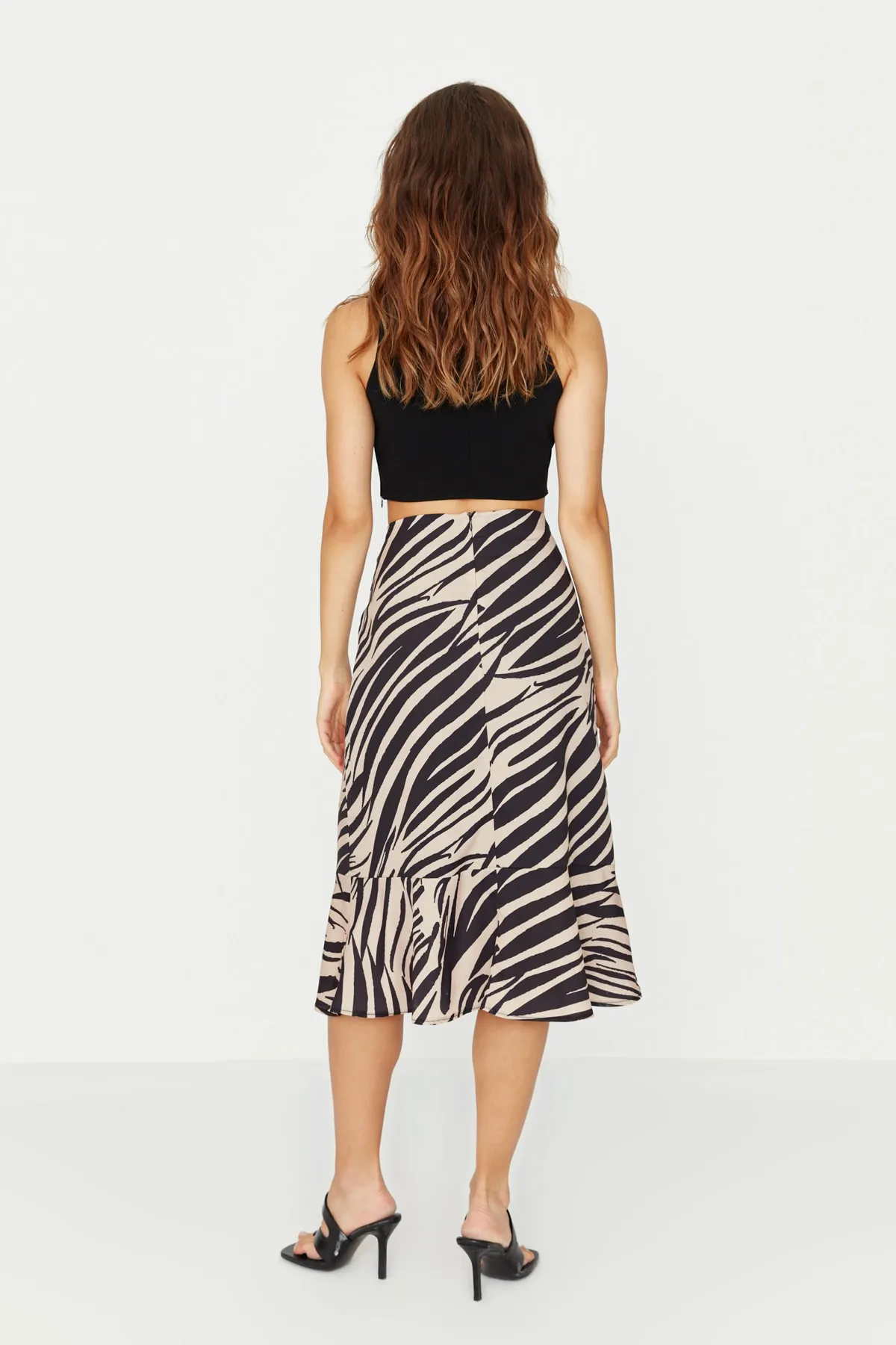 Trendyol Collection  Schwarzer gewebter Midirock mit Volant und Animalprint TWOAW20ET0241