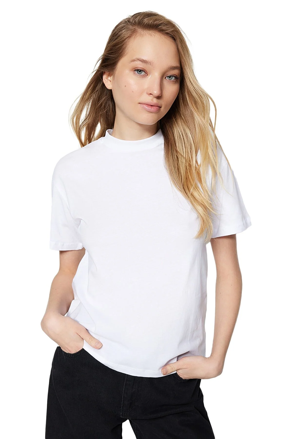 Trendyol Collection  Weiß-Schwarzes 2er-Pack Basic-Strick-T-Shirts mit Stehkragen aus 100 % Baumwolle TWOSS20TS1500