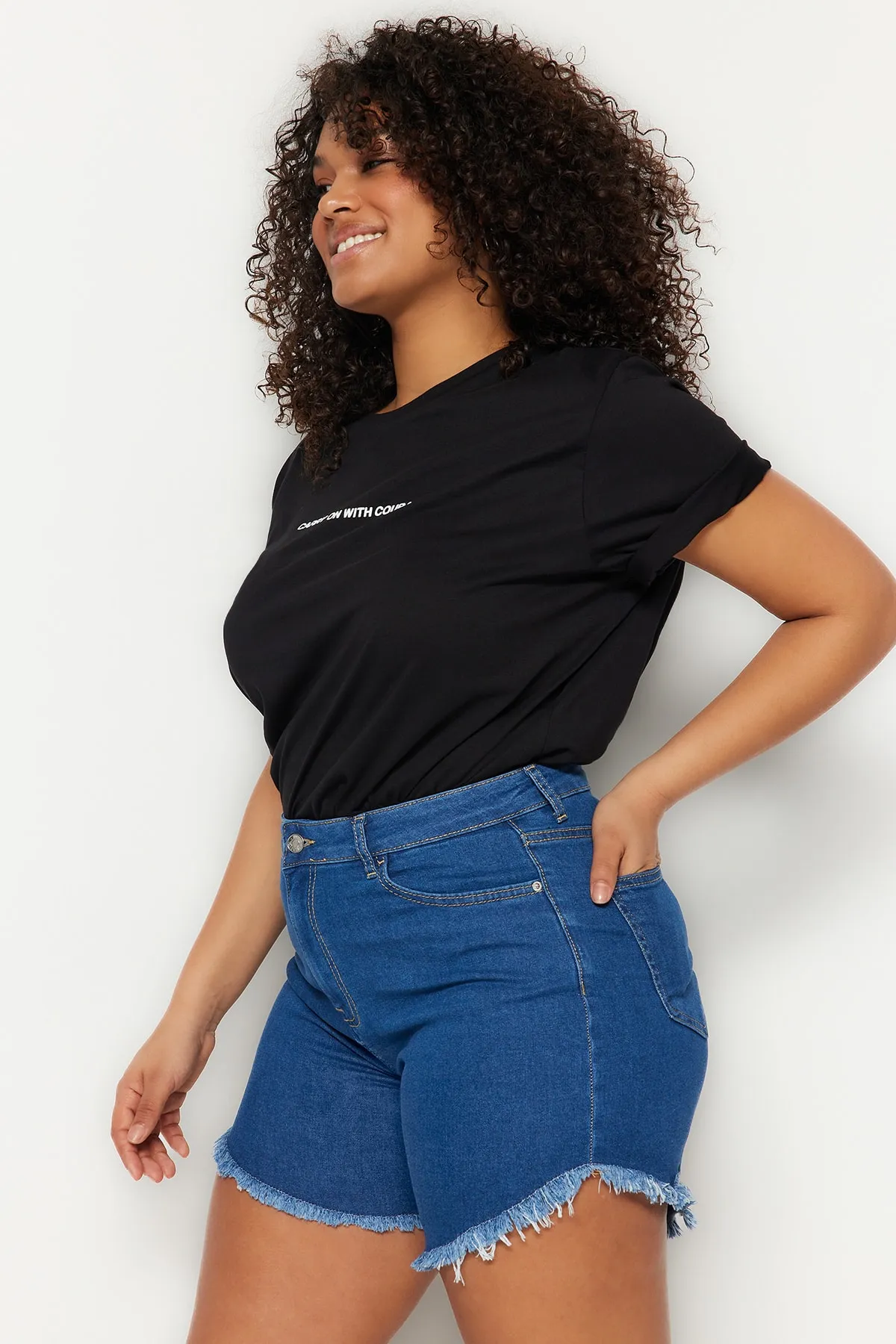Trendyol Curve  Dunkelblaue, flexible Skinny-Jeansshorts mit Quasten und Bermudas TBSSS23CJ00016