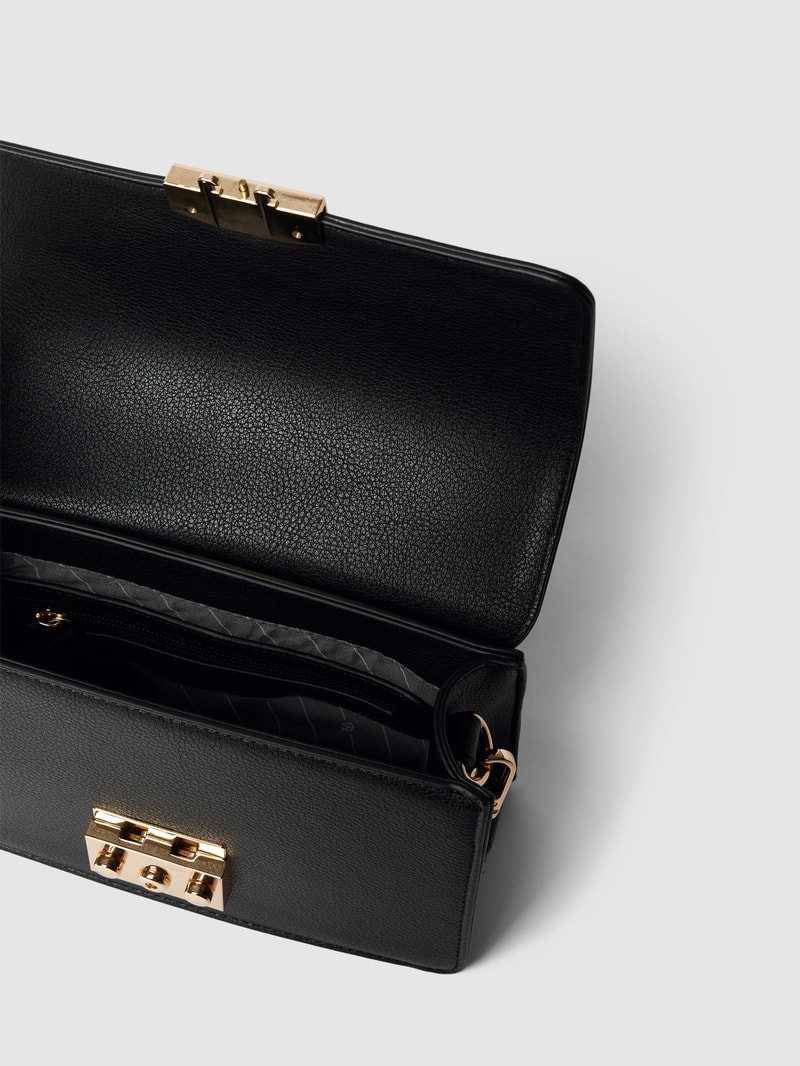 Umhängetasche mit Label-Details Modell 'KAIRA' in schwarz