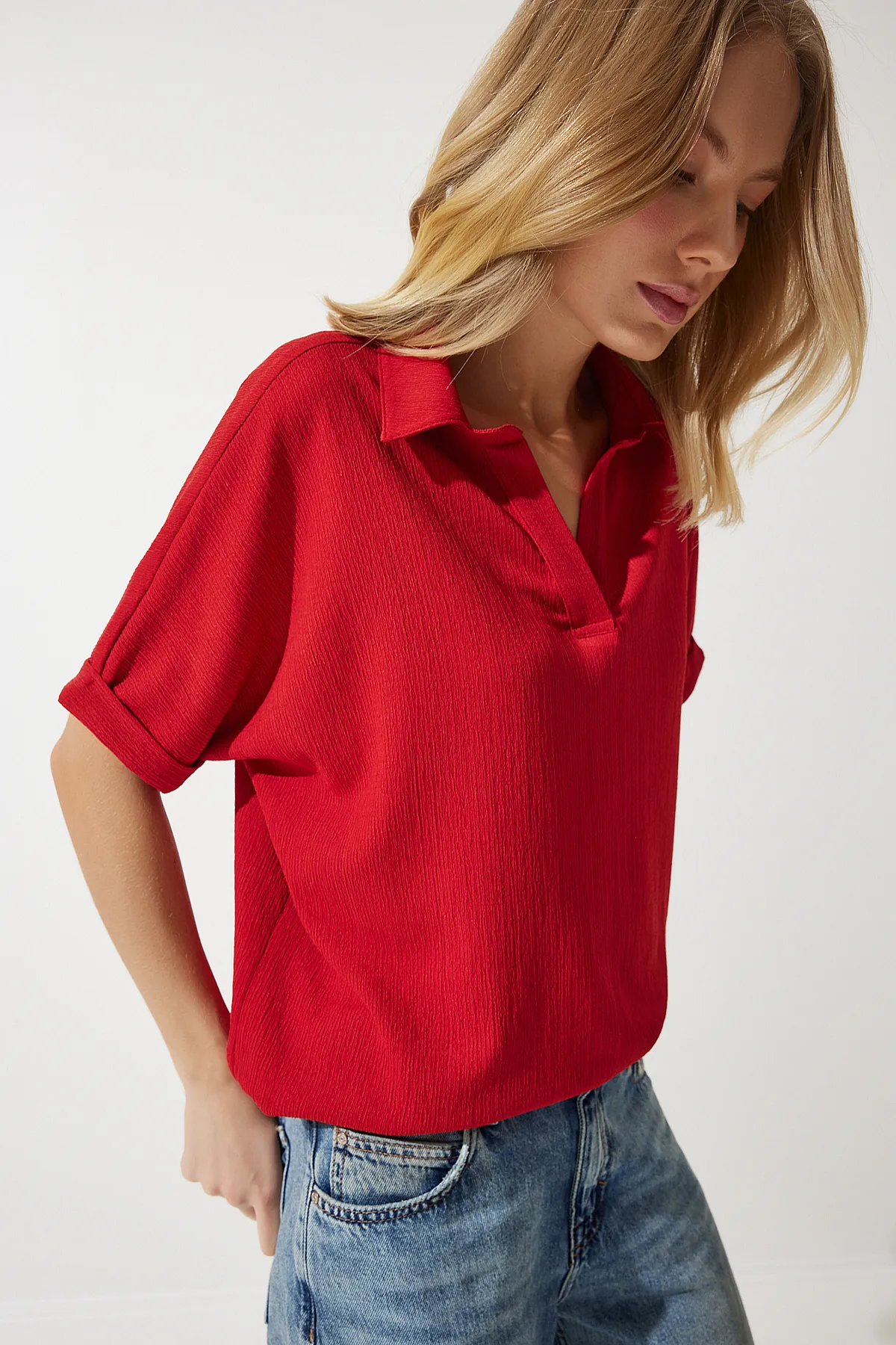 Happiness İstanbul  Rote gestrickte Crinkle-Bluse mit Rollkragen für Damen DD01299