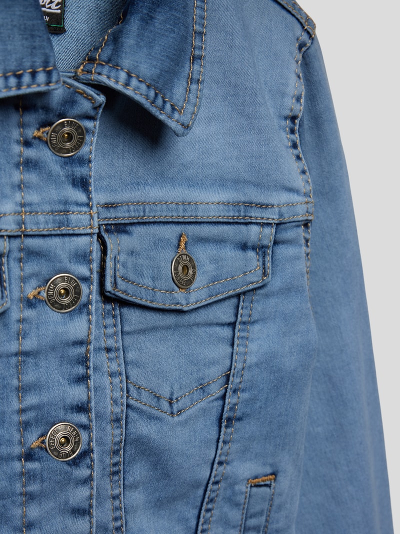 Jeansjacke mit Eingrifftaschen in hellblau